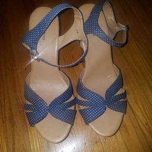 Blue and white polka dot strappy wedges 13w